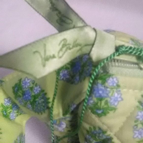 $16~NEW VERA BRADLEY TOTE - Picture 3 of 5